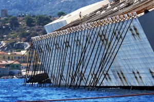 Costa Concordia: i preparativi del raddrizzamento