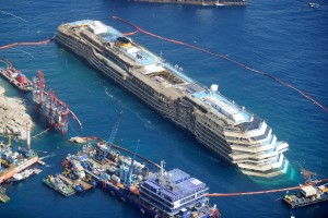 Una veduta generale della Costa Concordia fotografata dopo la rotazione dall'elicottero della Polizia di Stato, Isola del Giglio, 17 settembre 2013.